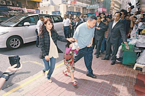 刘銮雄|刘銮雄与旧爱之女罕曝光，晒美照颜值逆袭似明星，父女相差52岁