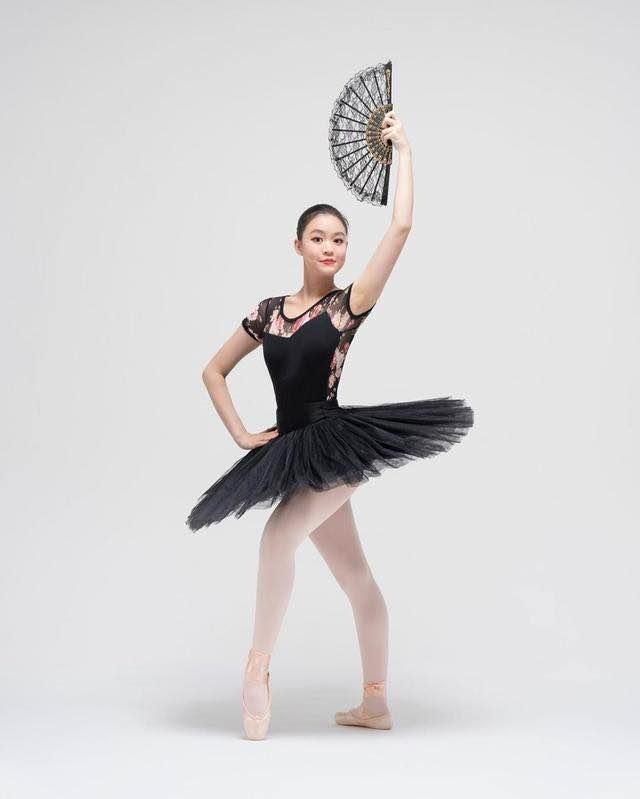 刘銮雄|刘銮雄与旧爱之女罕曝光，晒美照颜值逆袭似明星，父女相差52岁