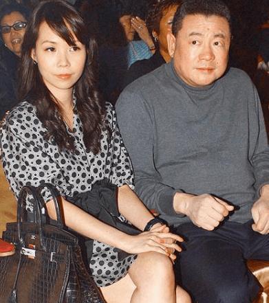 刘銮雄|刘銮雄与旧爱之女罕曝光，晒美照颜值逆袭似明星，父女相差52岁