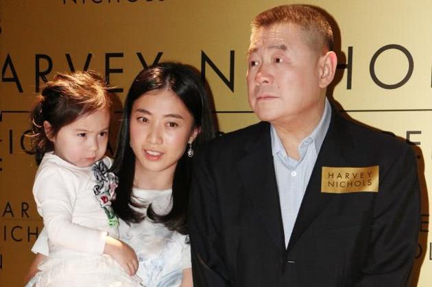 刘銮雄|刘銮雄与旧爱之女罕曝光，晒美照颜值逆袭似明星，父女相差52岁