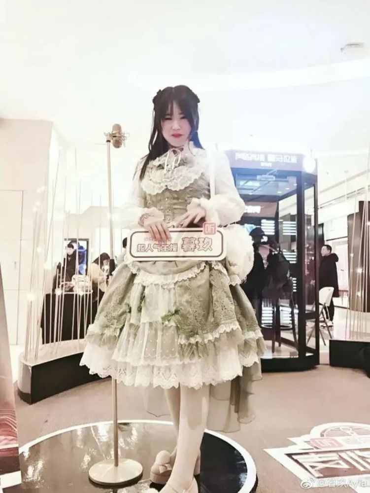 主播|超40亿元的有声书市场，催生了一个月入过万的新兴职业…