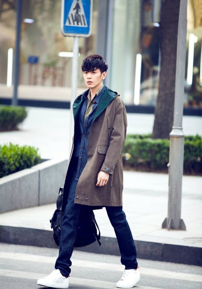 张若昀在《密室大逃脱》中爆料自己当爸爸后陪吃月子餐胖了十斤