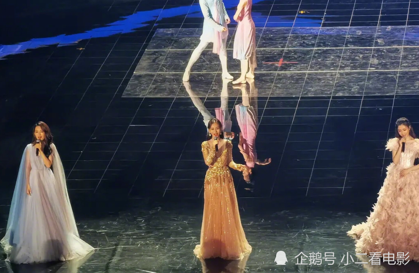 angelababy|李沁杨颖张天爱同台表演，六个助理帮补妆合适吗