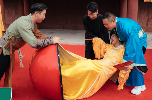 郭麒麟|连续被cue的郭麒麟终于出现了，录制德云社团综，还特意请假来的