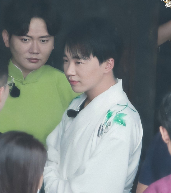 郭麒麟|连续被cue的郭麒麟终于出现了，录制德云社团综，还特意请假来的