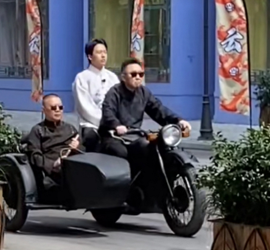 郭麒麟|连续被cue的郭麒麟终于出现了，录制德云社团综，还特意请假来的