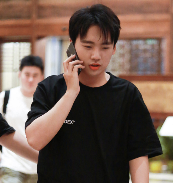 郭麒麟|连续被cue的郭麒麟终于出现了，录制德云社团综，还特意请假来的