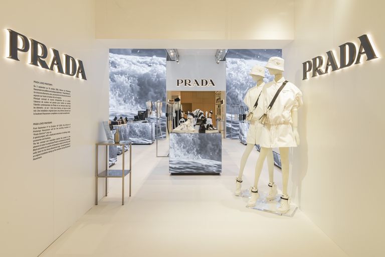 PRADA情系法国春天百货 开设Prada Abstract限时精品店