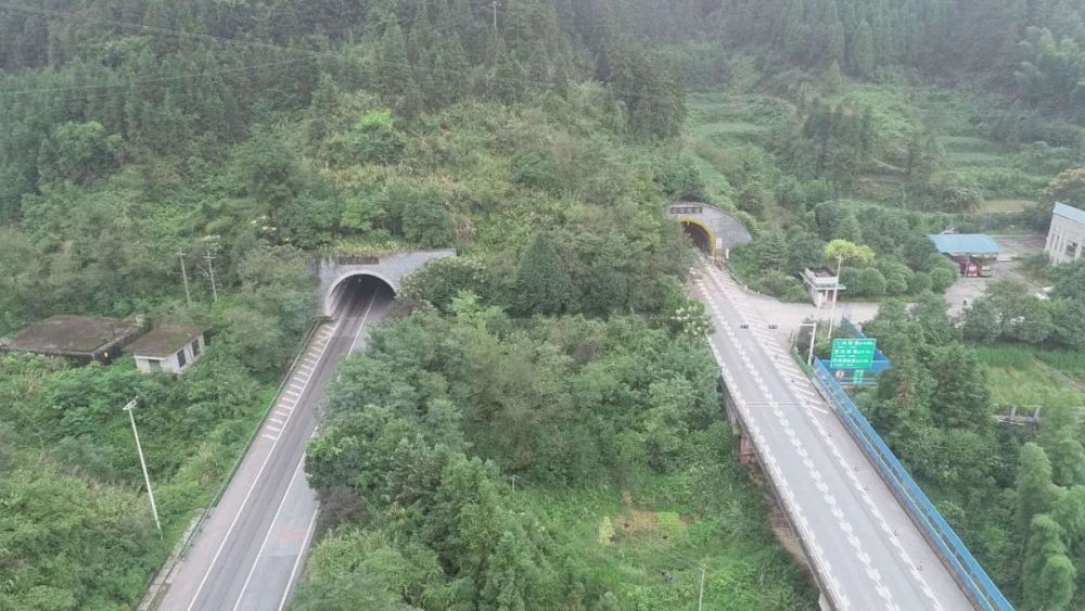 重要提示今日起g60滬昆高速雪峰山隧道群路段將換幅施工最全繞行線路