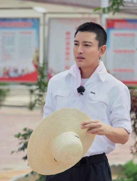 贾乃亮|有种“离婚”叫贾乃亮李小璐，男方发福变国字脸，女方成最美网红