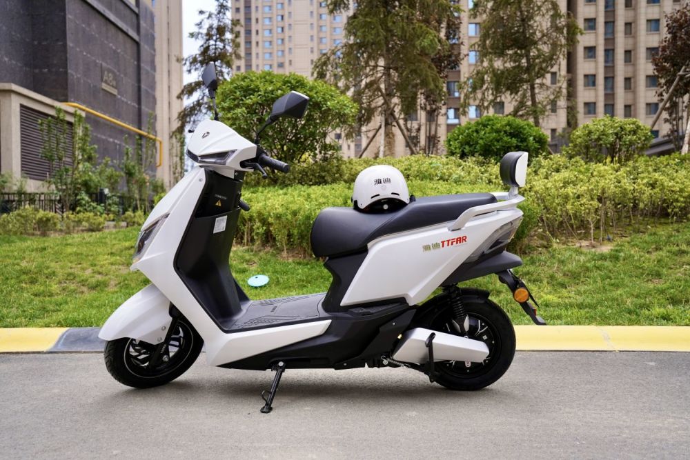 雅迪冠能t5上路实测:百公里长续航,再也不担心续航和堵车_腾讯新闻