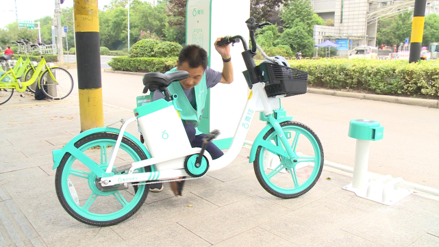 徐州共享电动小绿车要来了戴好头盔准备上路