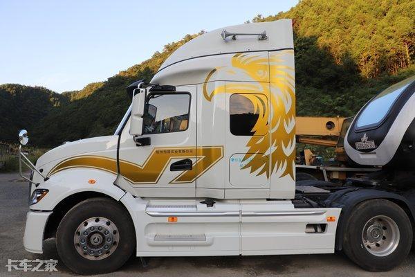 江淮v7美式长头卡车 豪华旅居房车,开着它去露营太拉风了