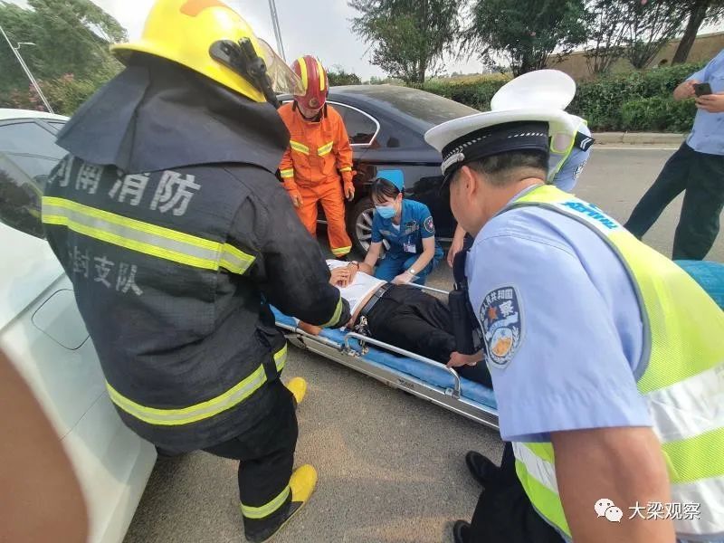 开封市交警支队联合商丘市交警支队举行道路交通事故应急救援联合演练