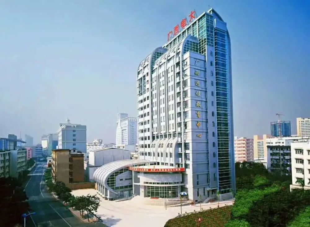 广西开放大学招生开始啦!年满18岁即可报名!