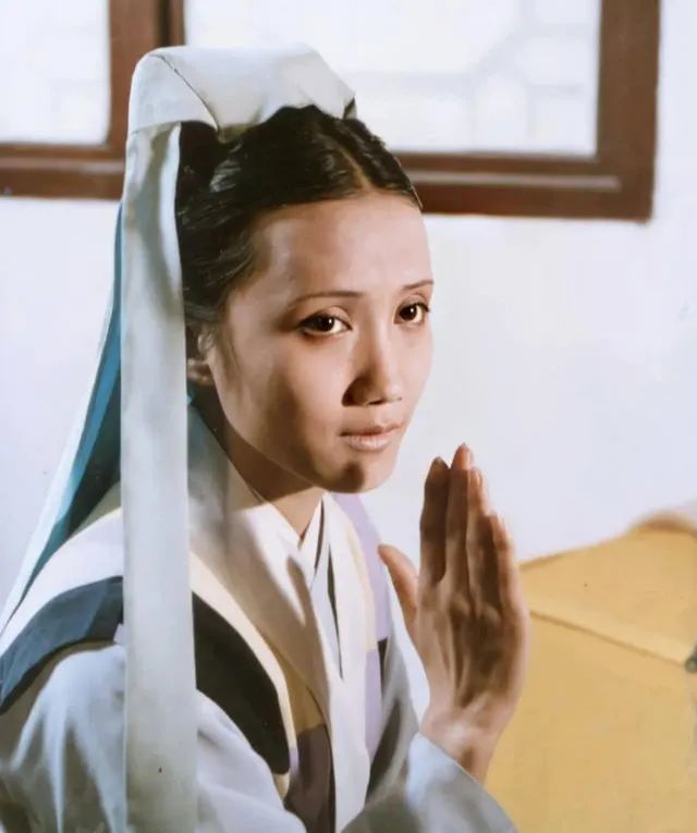 87版《红楼梦》大结局删减镜头,妙玉被强盗掳走,宝玉街头乞讨_腾讯