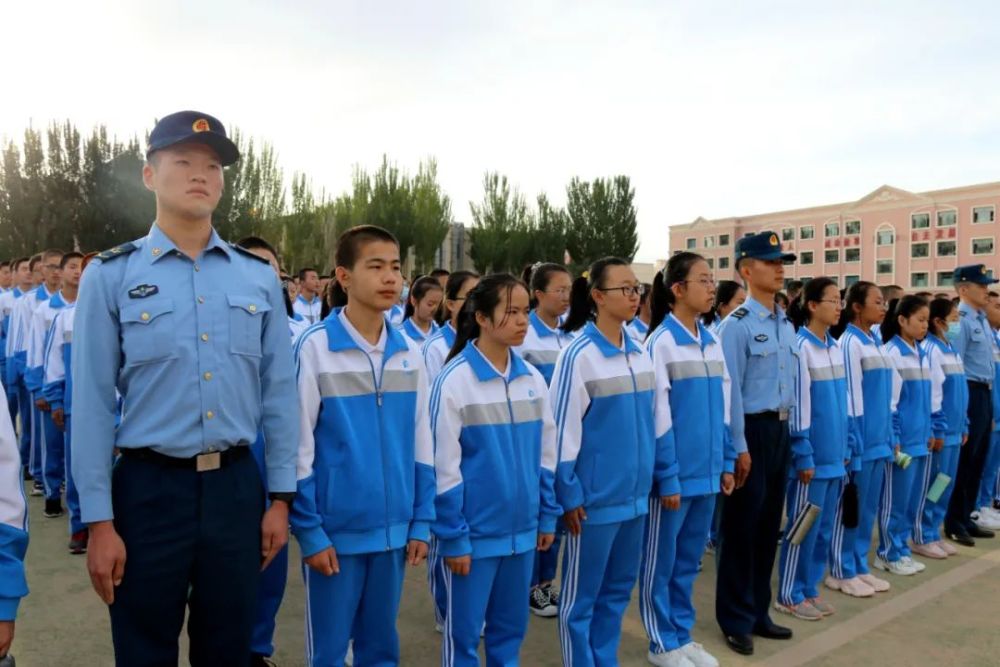 超燃现场直击金塔县中学高一新生军训来看看太阳底下最靓的仔