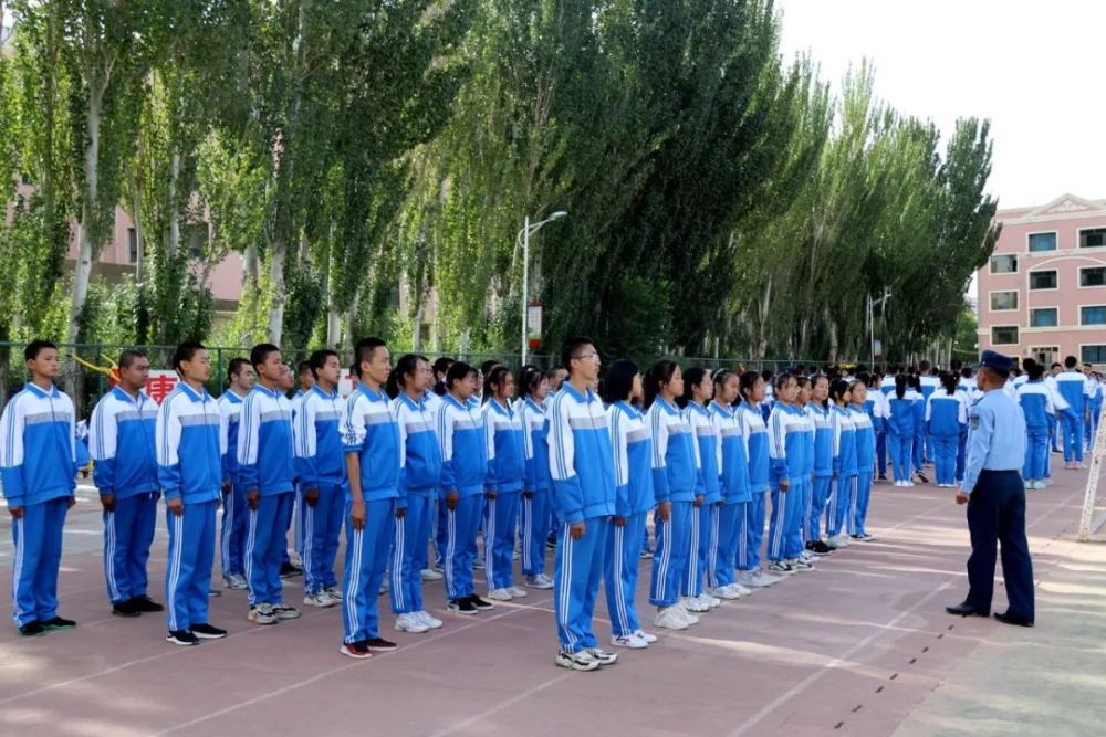 超燃现场直击金塔县中学高一新生军训来看看太阳底下最靓的仔