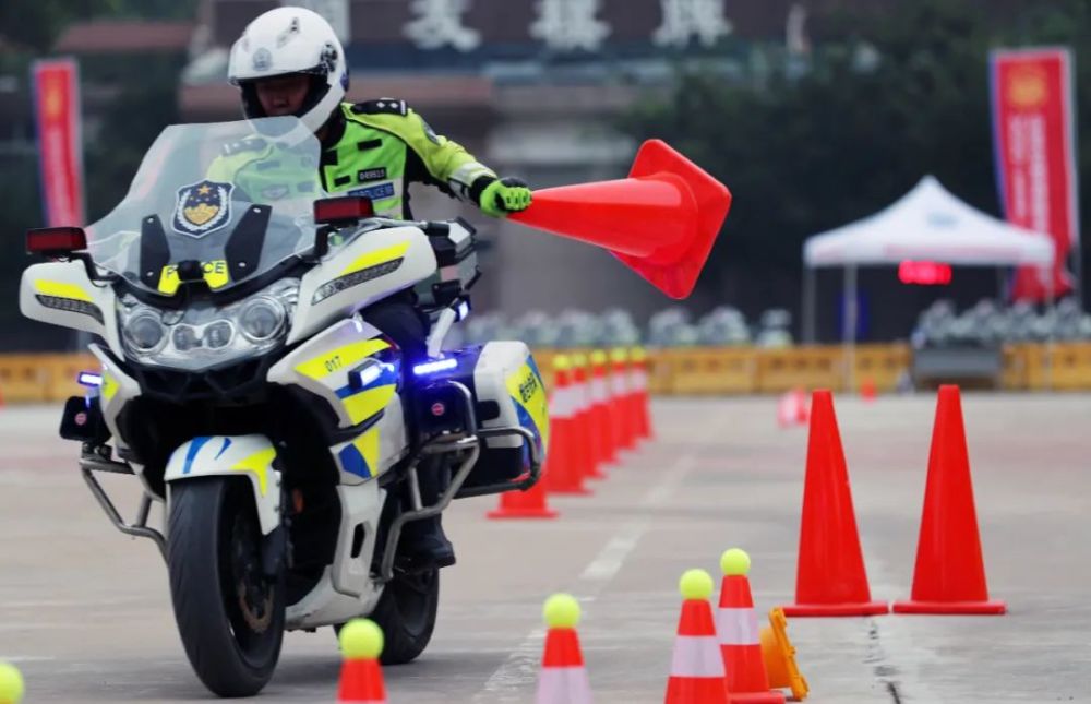全省交警铁骑技能比武,上演摩托车巅峰对决!