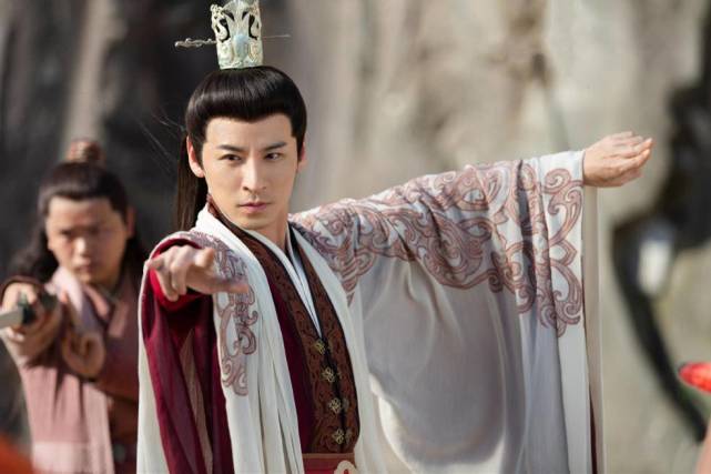 简约搭配反而耐看|搭配|情侣装|钱泳辰|琉璃|吕一|东方岛主