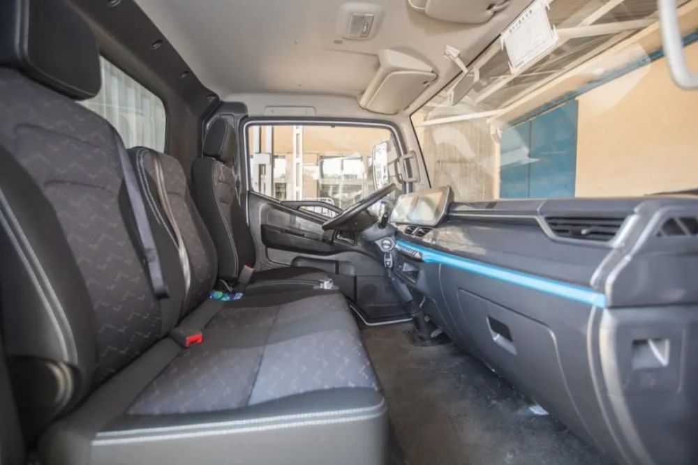 外观独特灵动,内饰优雅现代 东风凯普特e星外观造型以白鲸为灵感,前