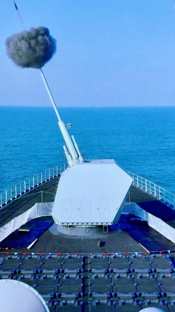 此前媒体曝光了055大驱舰炮射击画面,场面非常震撼,055型驱逐舰装备有