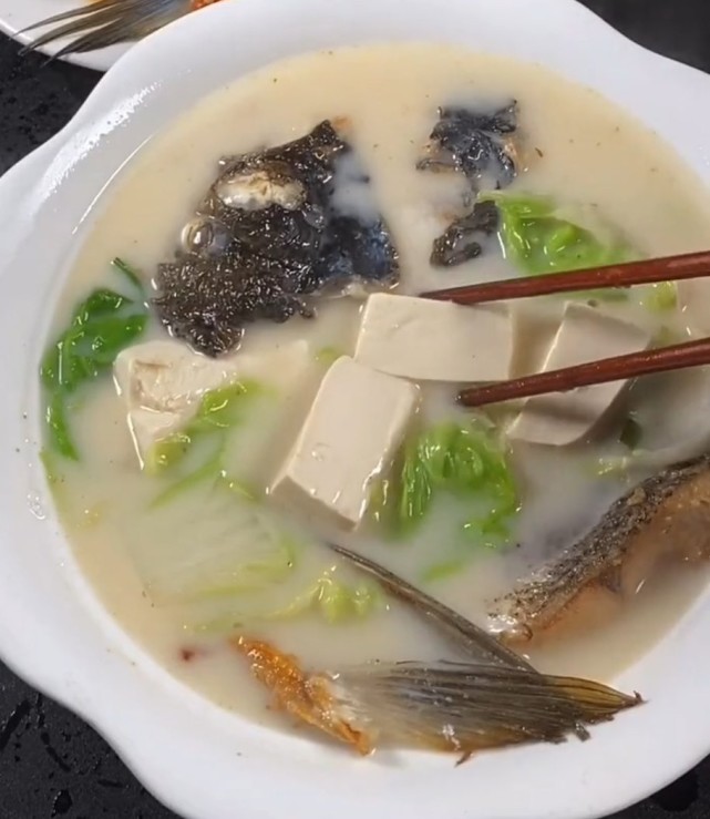 廣東人教你做魚頭豆腐湯湯汁鮮美肉滑嫩老少皆宜