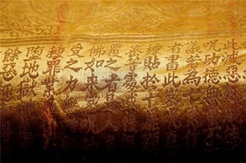 北京|北京大叔借9万买“破袈裟”，被妻子痛骂，结果转手卖出1.3亿天价