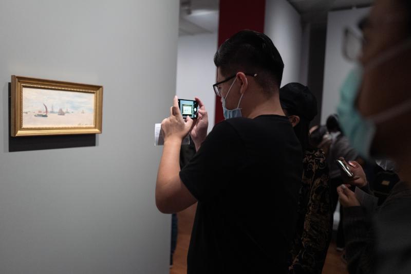 莫奈|9件莫奈原作在上海展出，只设一米线，连玻璃框都没装