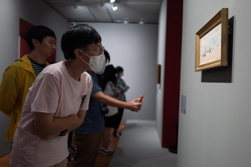 莫奈|9件莫奈原作在上海展出，只设一米线，连玻璃框都没装