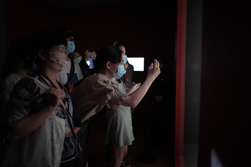 莫奈|9件莫奈原作在上海展出，只设一米线，连玻璃框都没装