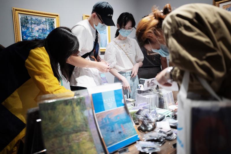 莫奈|9件莫奈原作在上海展出，只设一米线，连玻璃框都没装