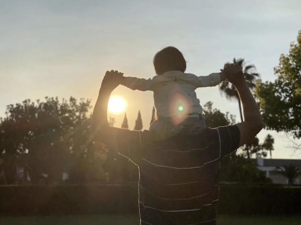 杜星霖|杜星霖发长文表白69岁张纪中，爱他可以忽略年龄，给老公打100分！