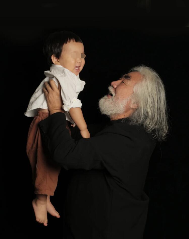 杜星霖|杜星霖发长文表白69岁张纪中，爱他可以忽略年龄，给老公打100分！