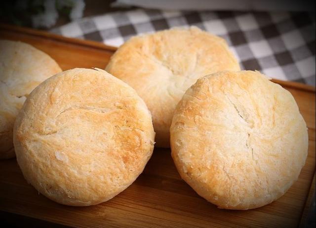 水牛花,其状为叶面呈绿色,叶片大不过指甲,株高尺