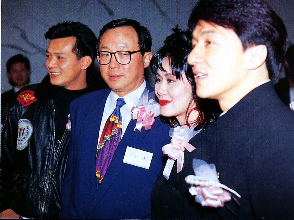 成龙 黄日华 那个眼神不对