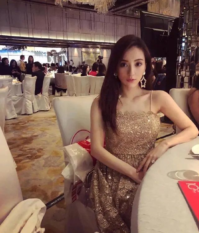 方媛|风波后，方媛带俩女儿散步做美食，被港媒指讨好郭富城不敢偷懒抢镜