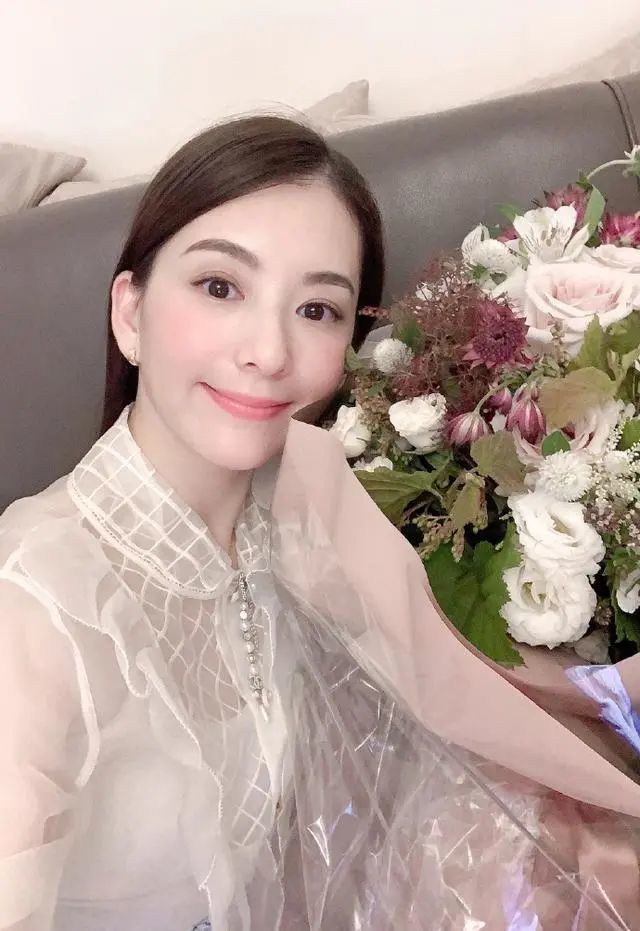方媛|风波后，方媛带俩女儿散步做美食，被港媒指讨好郭富城不敢偷懒抢镜