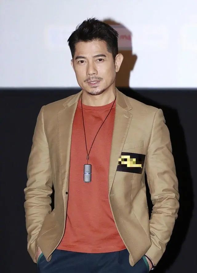 方媛|“天王嫂”方媛开心晒贵妇生活，大手牵小手幸福满满，母女同框似姐妹