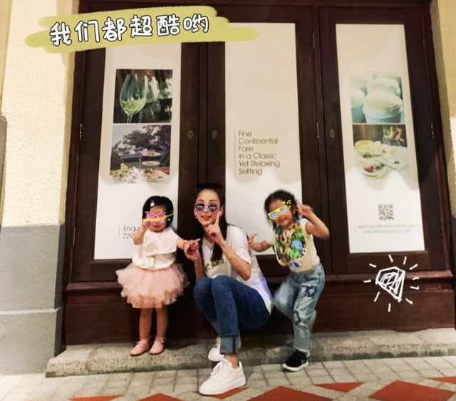 方媛|“天王嫂”方媛开心晒贵妇生活，大手牵小手幸福满满，母女同框似姐妹
