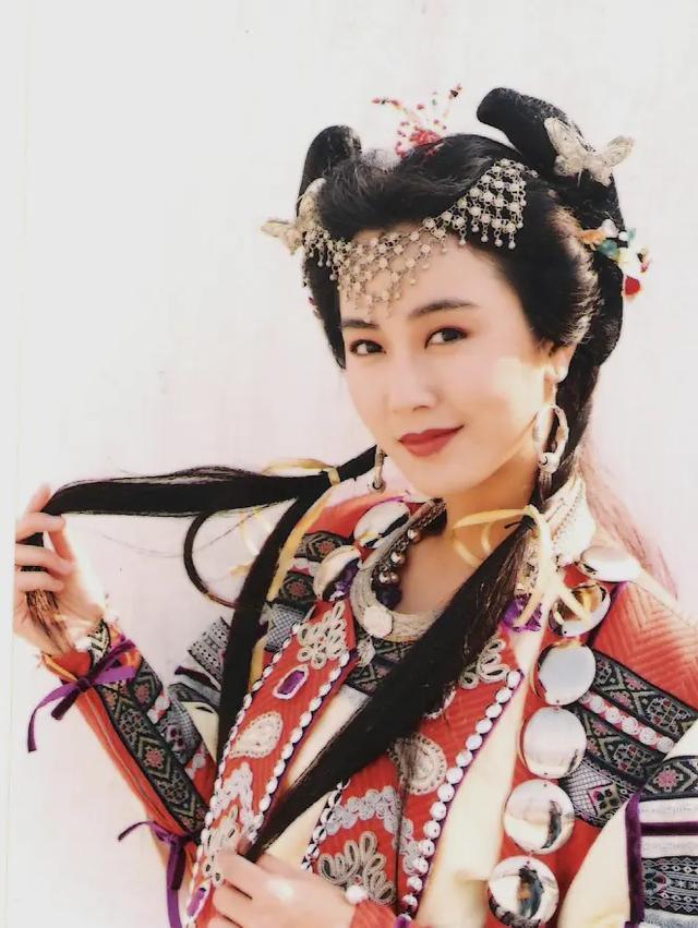 袁洁莹|袁洁莹当年有多美？15岁被黄百鸣一眼相中，合作郭富城遭妒收血书