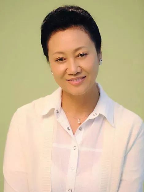 王丽云|“国民婆婆”王丽云：与丈夫离婚成好友，女儿车晓成了她的依靠