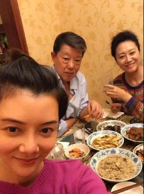 王丽云|“国民婆婆”王丽云：与丈夫离婚成好友，女儿车晓成了她的依靠