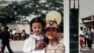 王丽云|“国民婆婆”王丽云：与丈夫离婚成好友，女儿车晓成了她的依靠