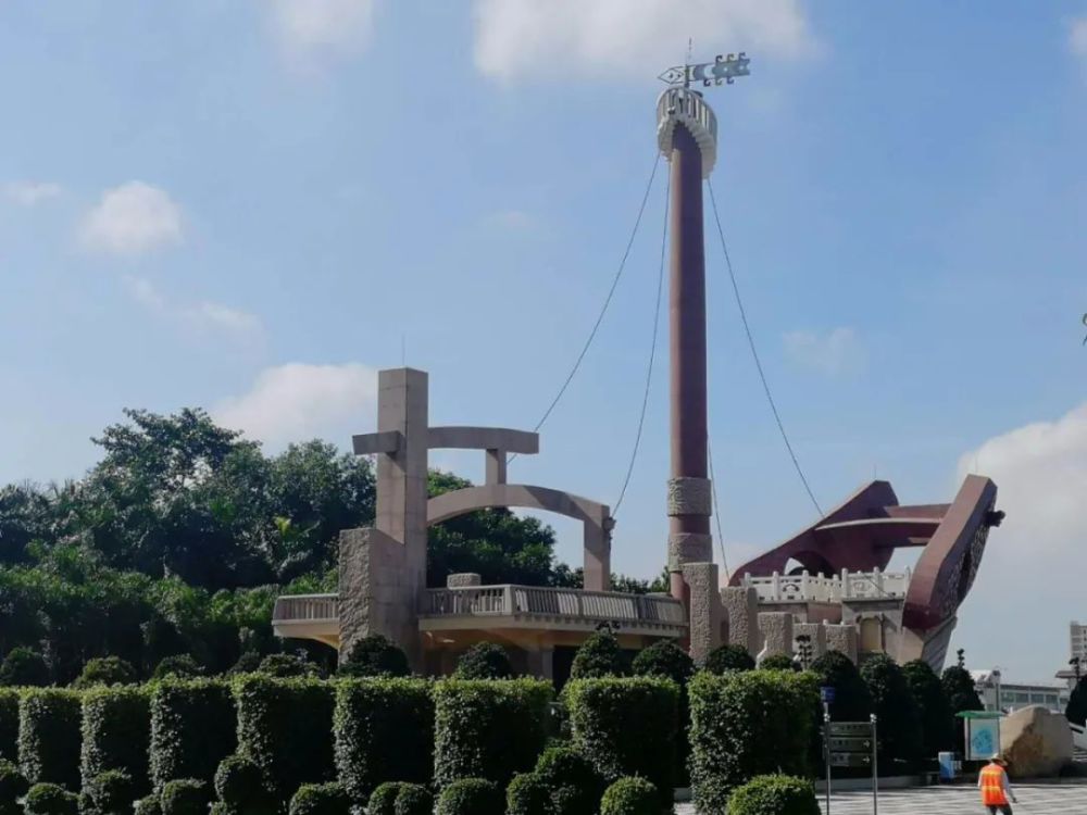 紅頭船公園興建於1999年,佔地45畝,園內植物達100個品種以上,其中林木