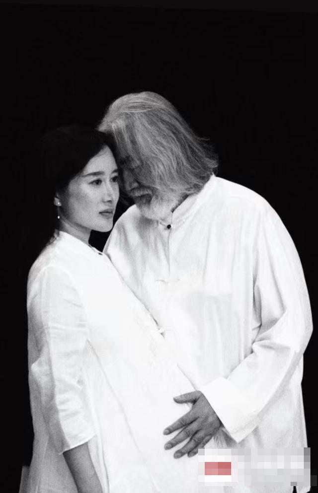 张纪中|张纪中妻子首回应为何嫁老头，曝光婚后现状：家中有保姆司机助理和月嫂