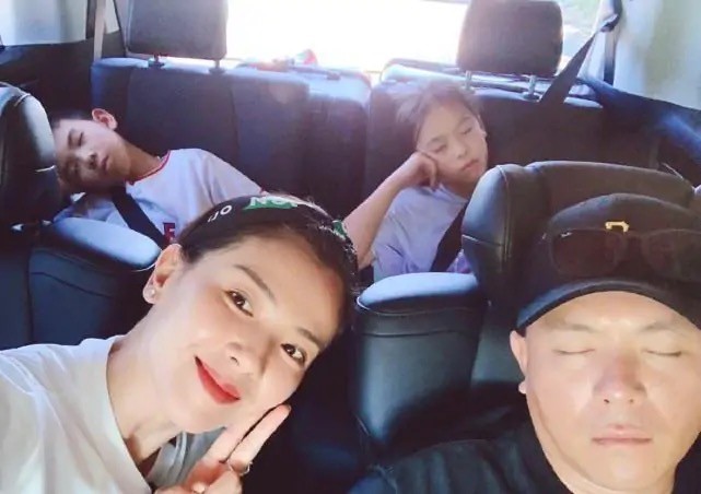 刘涛|丈夫又亏12亿？父亲去世，人到中年的刘涛究竟要多坚强才能微笑面对生活？