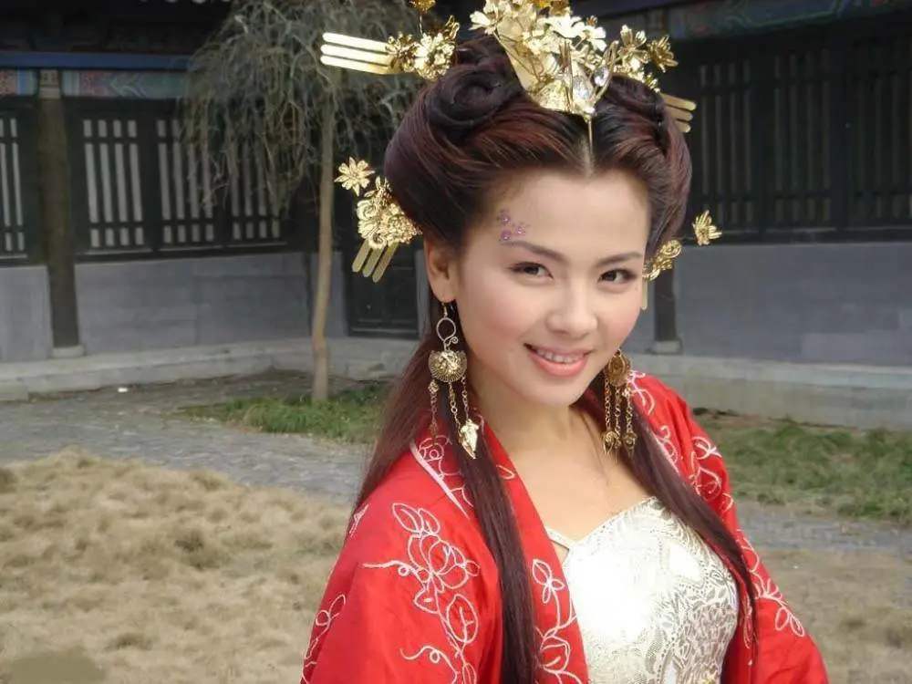 刘涛|丈夫又亏12亿？父亲去世，人到中年的刘涛究竟要多坚强才能微笑面对生活？