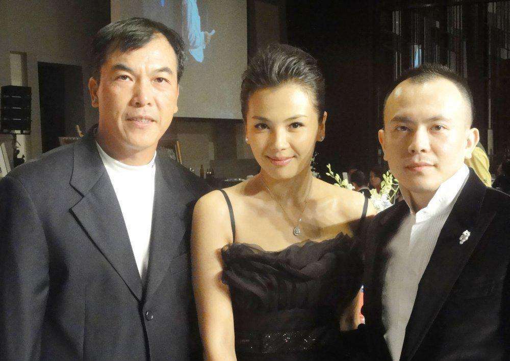 刘涛|丈夫又亏12亿？父亲去世，人到中年的刘涛究竟要多坚强才能微笑面对生活？