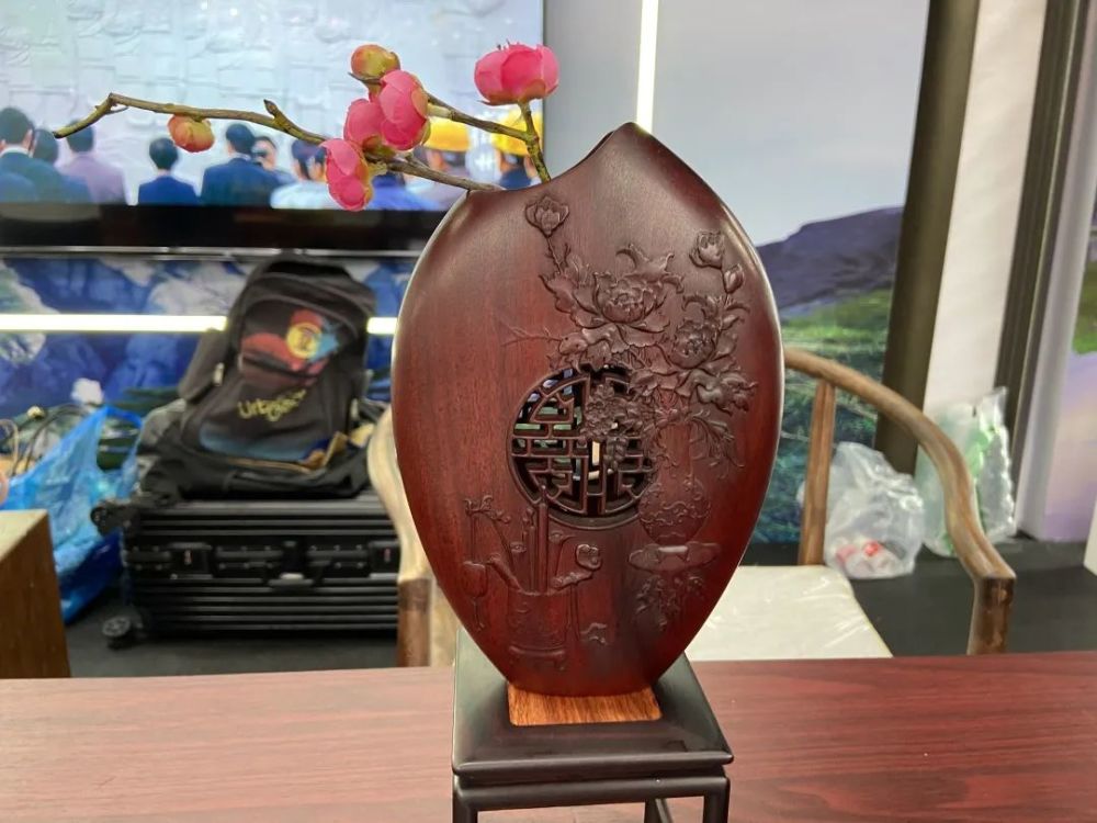 别致典雅,独具特色,典藏徽文化内涵,书签,尺子,手镯,笔等竹木文创产品